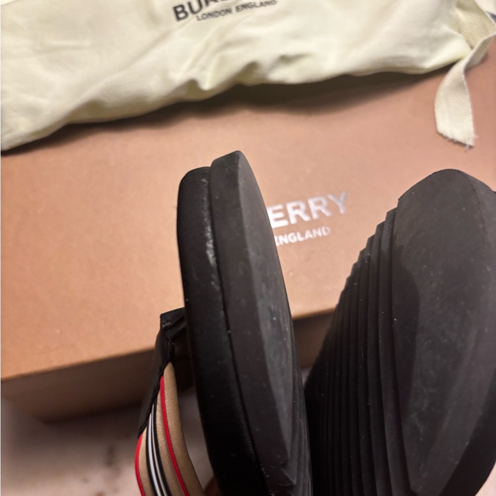 Burberry Men’s 3D Icon Stripe Thong Sandal - Picture 5 of 12